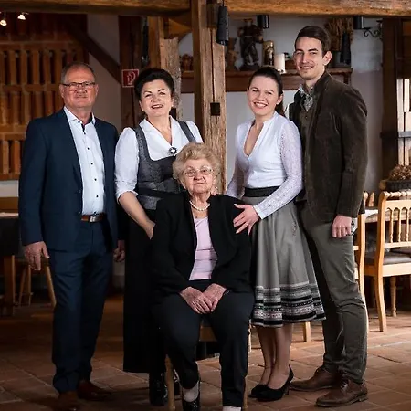 Weinrefugium Brolli 4* غامليتز